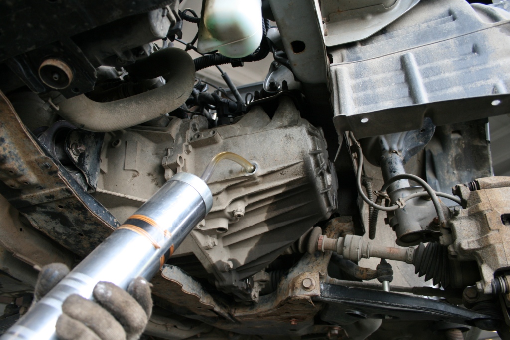 Как правильно заменить масло в МКПП Mitsubishi Lancer IX?